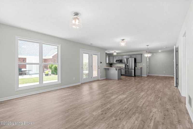 510 Eagle Pointe Dr, Louisville, KY 40214