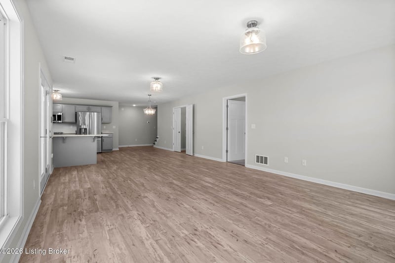 510 Eagle Pointe Dr, Louisville, KY 40214
