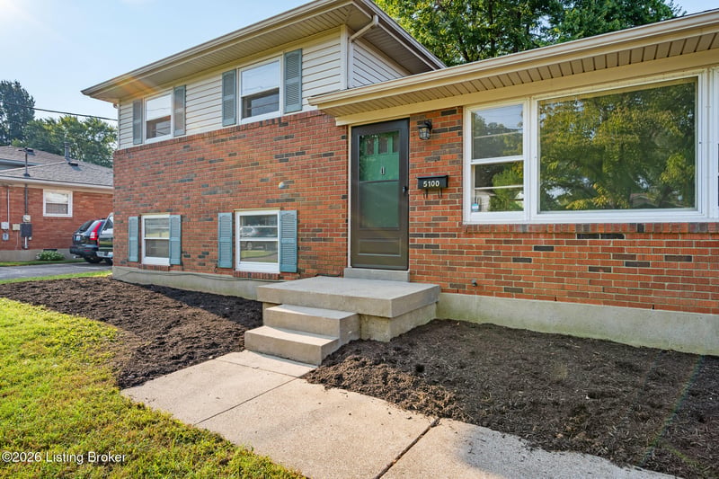 5100 Barnes Dr, Louisville, KY 40219