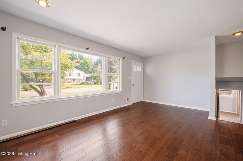 5100 Barnes Dr, Louisville, KY 40219