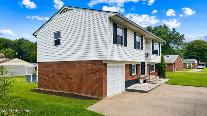 5109 Terrace Green Cir, Louisville, KY 40218