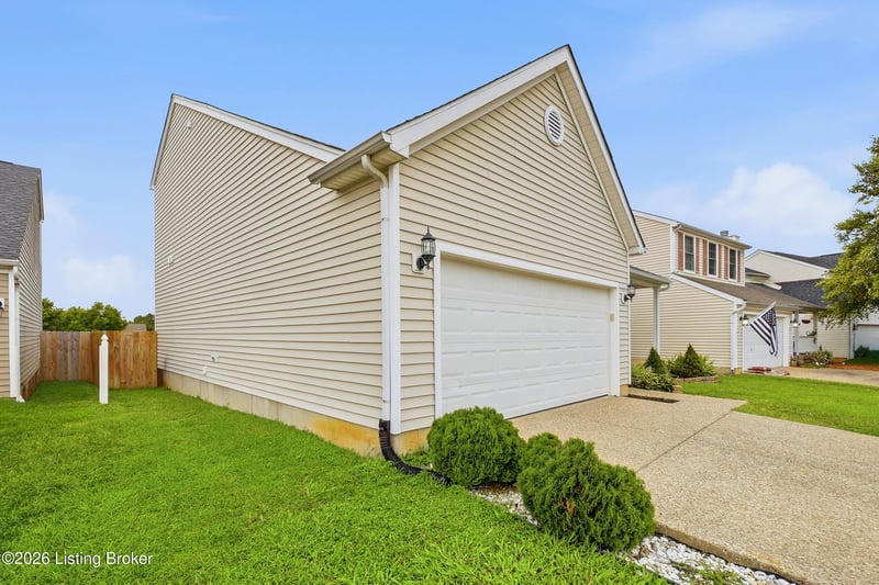 5111 Arbor Oak Ct, Louisville, KY 40229