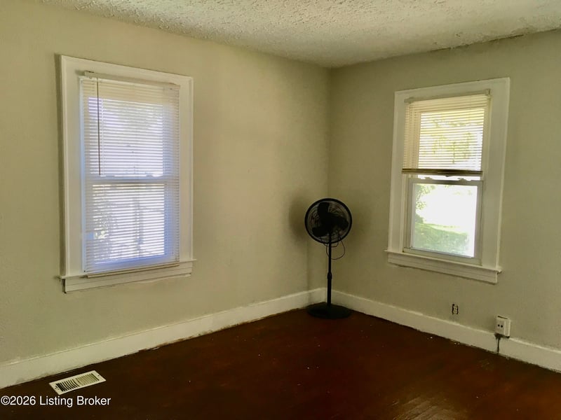5111 Terry Rd, Louisville, KY 40216