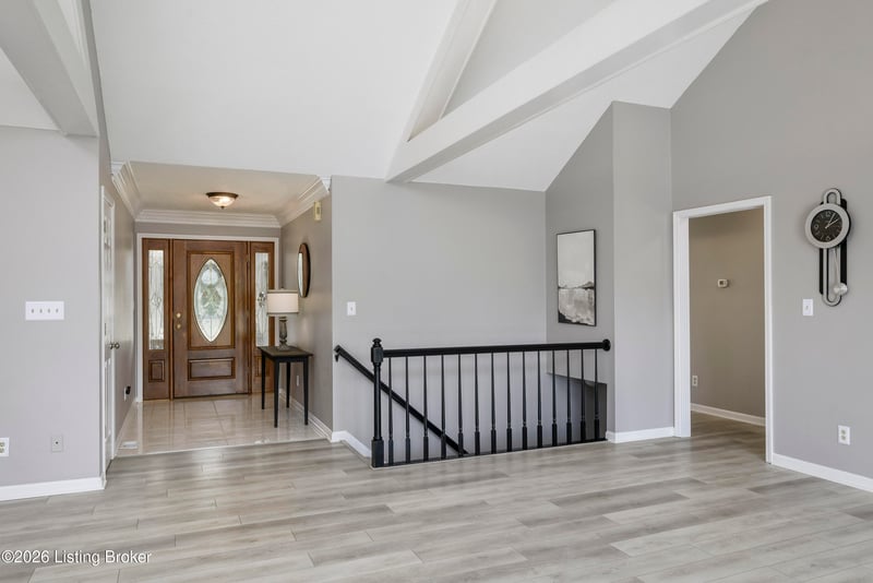 5114 Hunters Point Cir, Louisville, KY 40216
