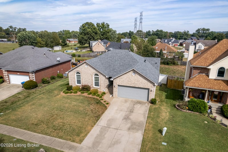 5114 Hunters Point Cir, Louisville, KY 40216