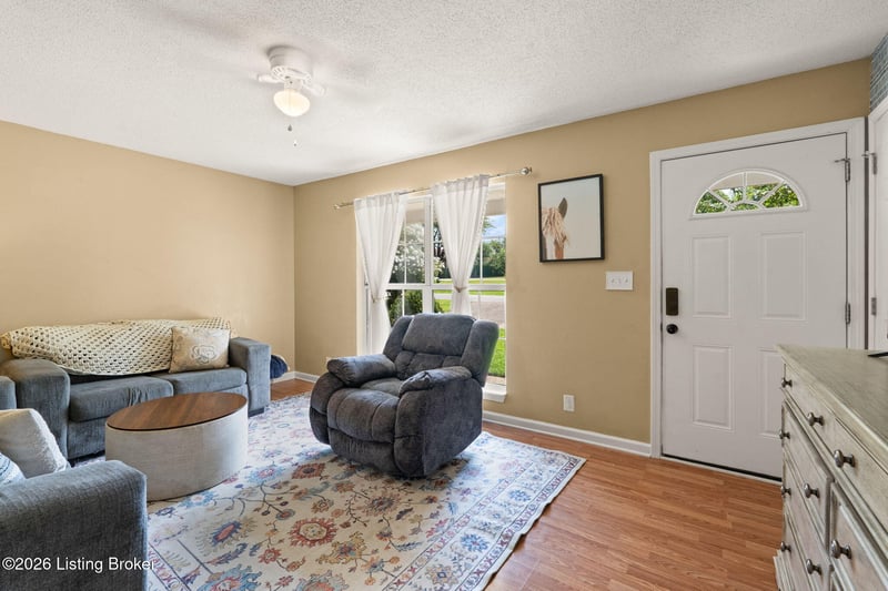 512 Maplecrest Dr, La Grange, KY 40031