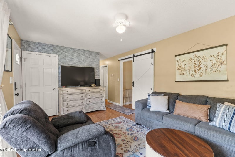 512 Maplecrest Dr, La Grange, KY 40031