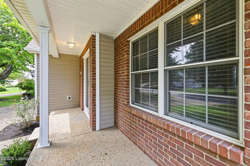 5121 Arbor Oak Ct, Louisville, KY 40229