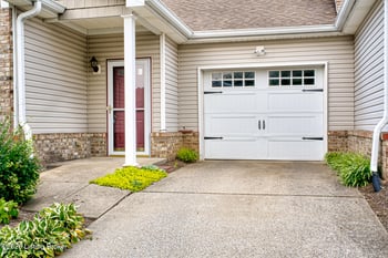 5124 Southern Charm Ln, Louisville, KY 40219