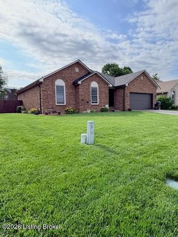 5127 Hunters Point Cir, Louisville, KY 40216