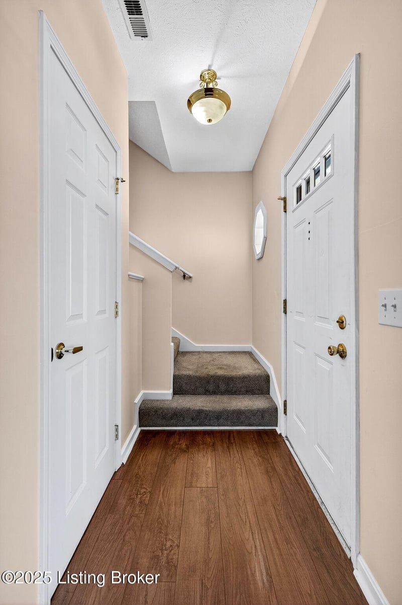5134 Southern Charm Ln, Louisville, KY 40219