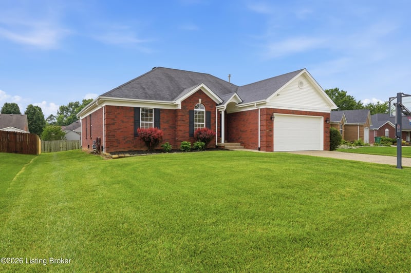 515 Spring House Ln, Louisville, KY 40229