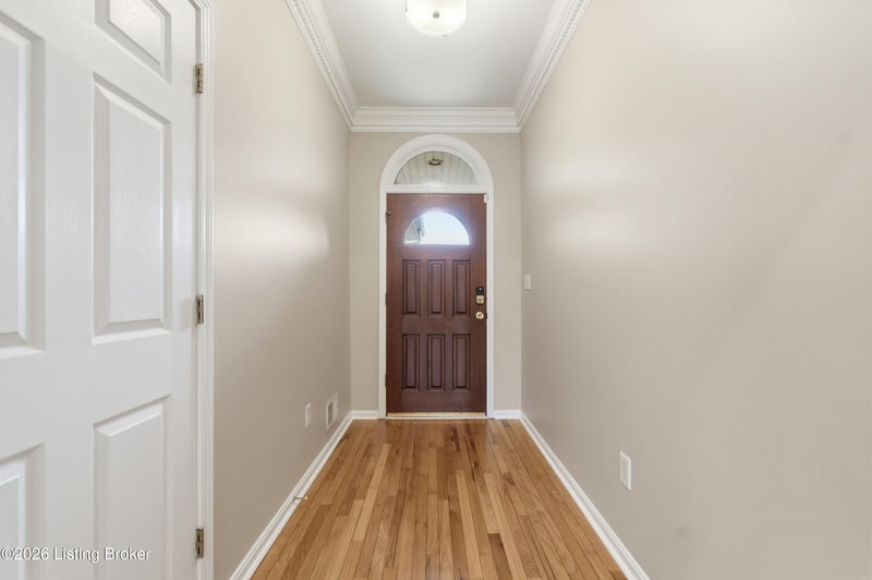 515 Spring House Ln, Louisville, KY 40229