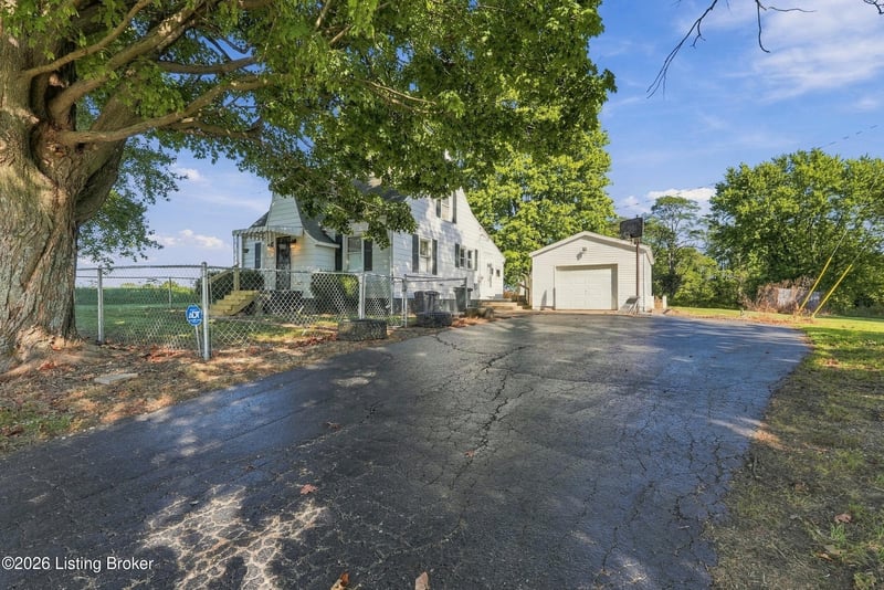 520 Peck Pike Rd, Milton, KY 40045