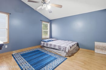 5201 Bannon Crossings Dr, Louisville, KY 40218