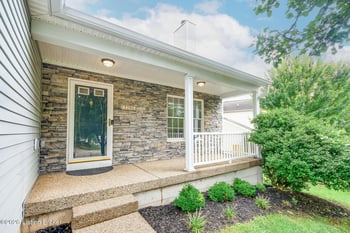5201 Oldshire Rd, Louisville, KY 40229
