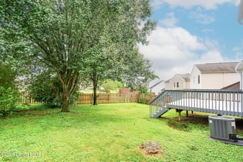 5201 Oldshire Rd, Louisville, KY 40229