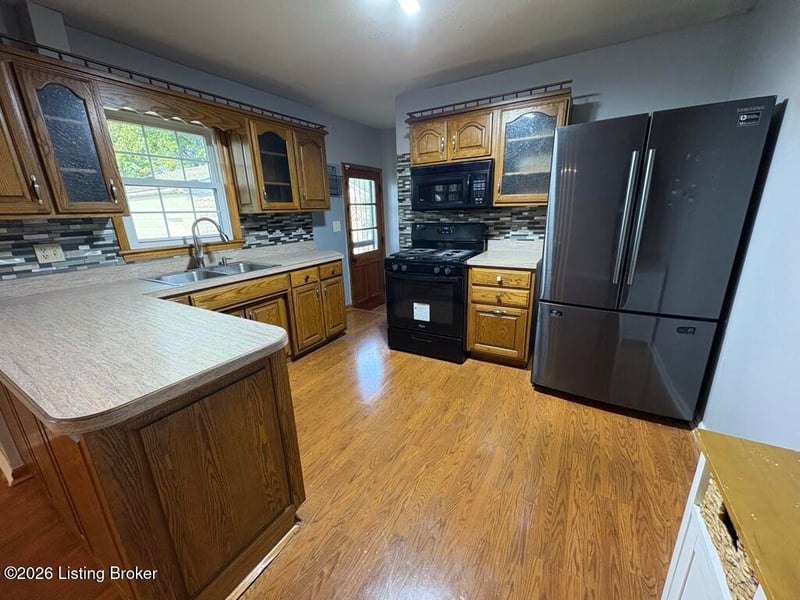 5203 Twinkle Dr, Louisville, KY 40258