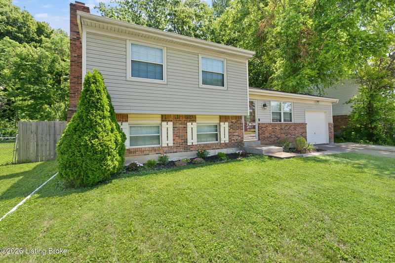 5211 Baywood Dr, Louisville, KY 40241