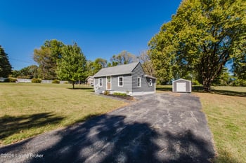 5219 Maple Spring Dr, Louisville, KY 40229