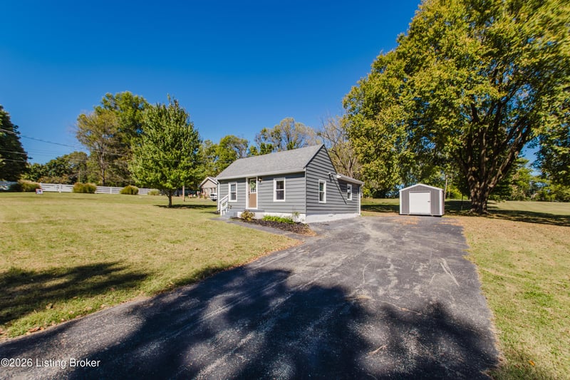 5219 Maple Spring Dr, Louisville, KY 40229