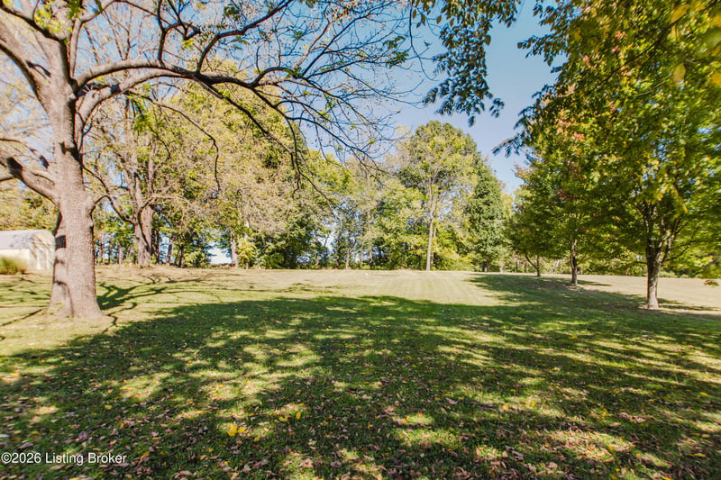 5219 Maple Spring Dr, Louisville, KY 40229