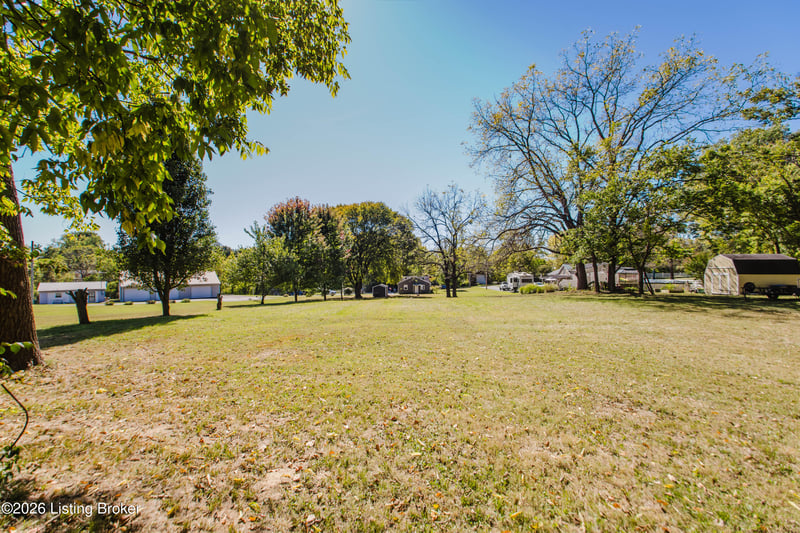 5219 Maple Spring Dr, Louisville, KY 40229