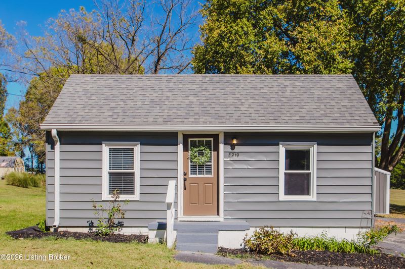 5219 Maple Spring Dr, Louisville, KY 40229