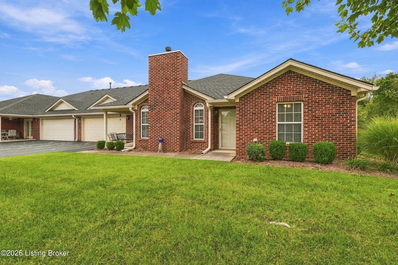 5222 Sand Wood Ln, Louisville, KY 40272