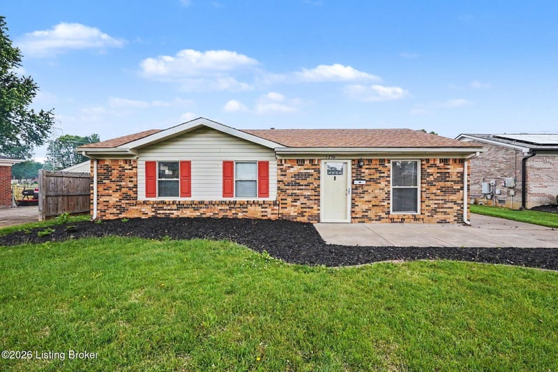 5230 Mt Holyoke Dr, Louisville, KY 40216