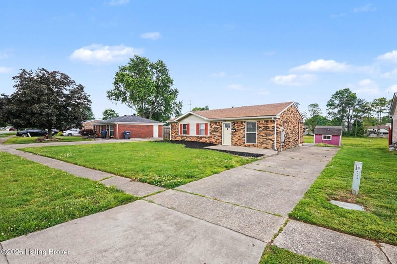 5230 Mt Holyoke Dr, Louisville, KY 40216