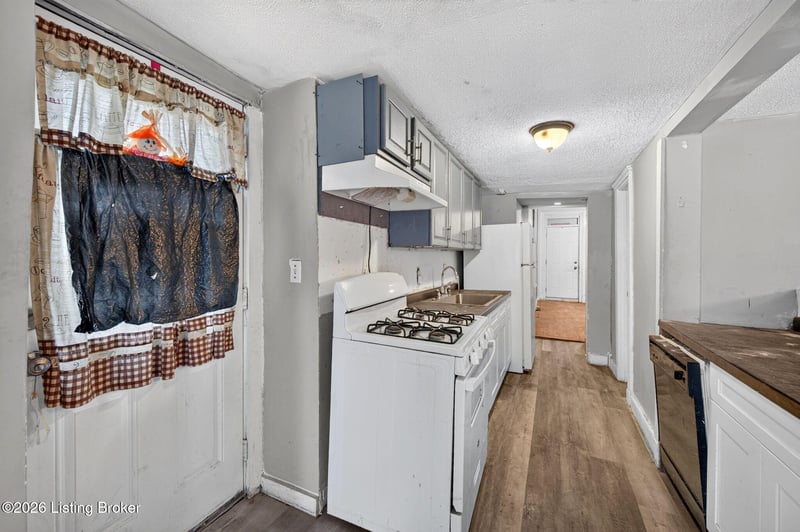 526 Dr W J Hodge St, Louisville, KY 40203
