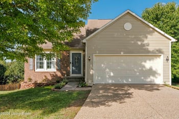 5300 Great Hunter Ct, Louisville, KY 40229