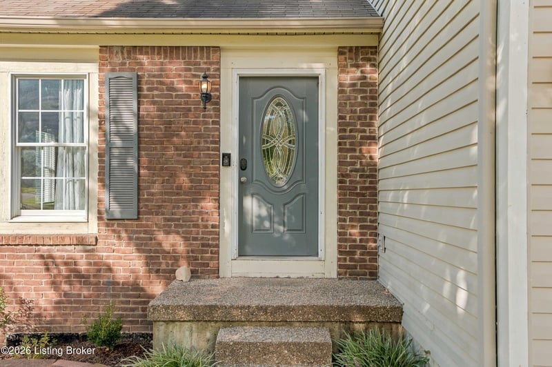 5300 Great Hunter Ct, Louisville, KY 40229