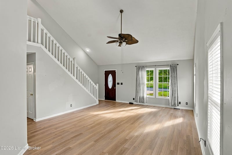 5300 Great Hunter Ct, Louisville, KY 40229
