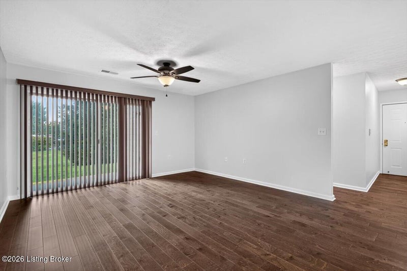 5301 Pacer Ln #APT 102, Louisville, KY 40241