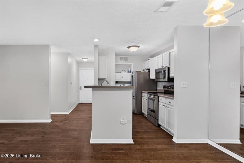 5301 Pacer Ln #APT 102, Louisville, KY 40241
