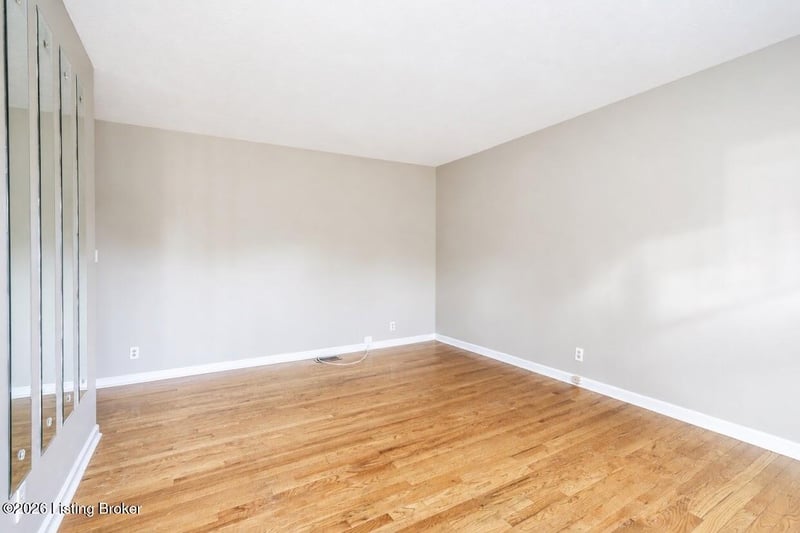 5301 Red Fern Rd, Louisville, KY 40218