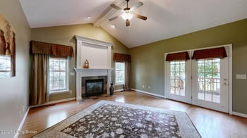 5305 Stonybrook Ct, Jeffersonville, IN 47130