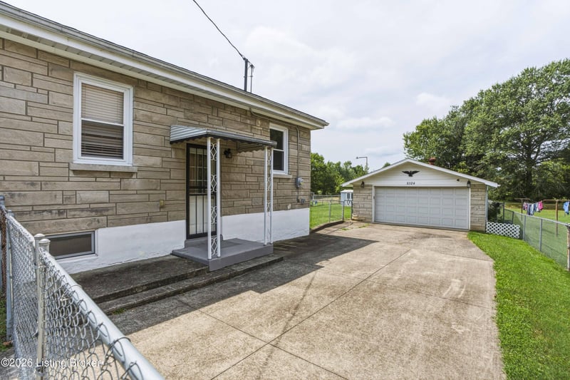 5324 Tahia Dr, Louisville, KY 40216