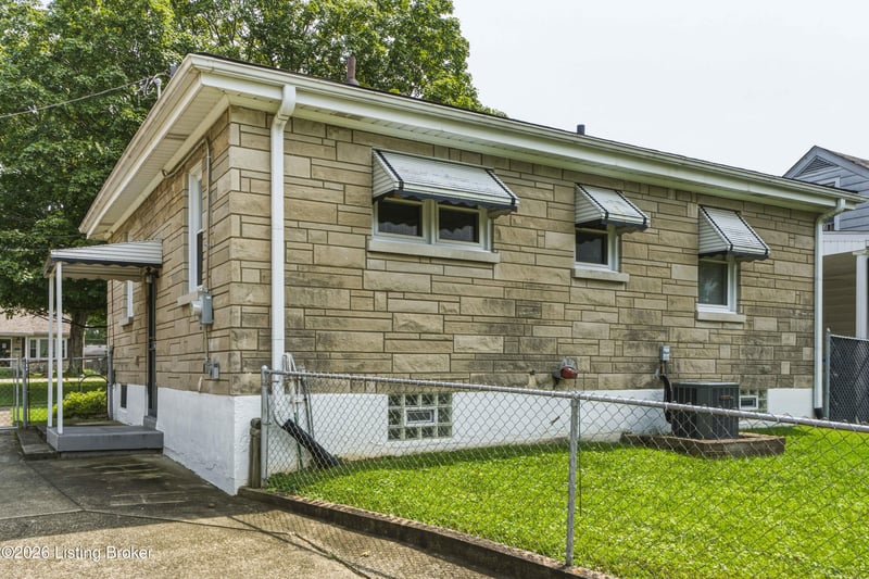 5324 Tahia Dr, Louisville, KY 40216