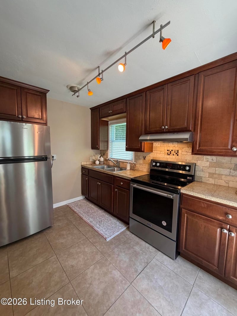 533 Village Dr, Elizabethtown, KY 42701