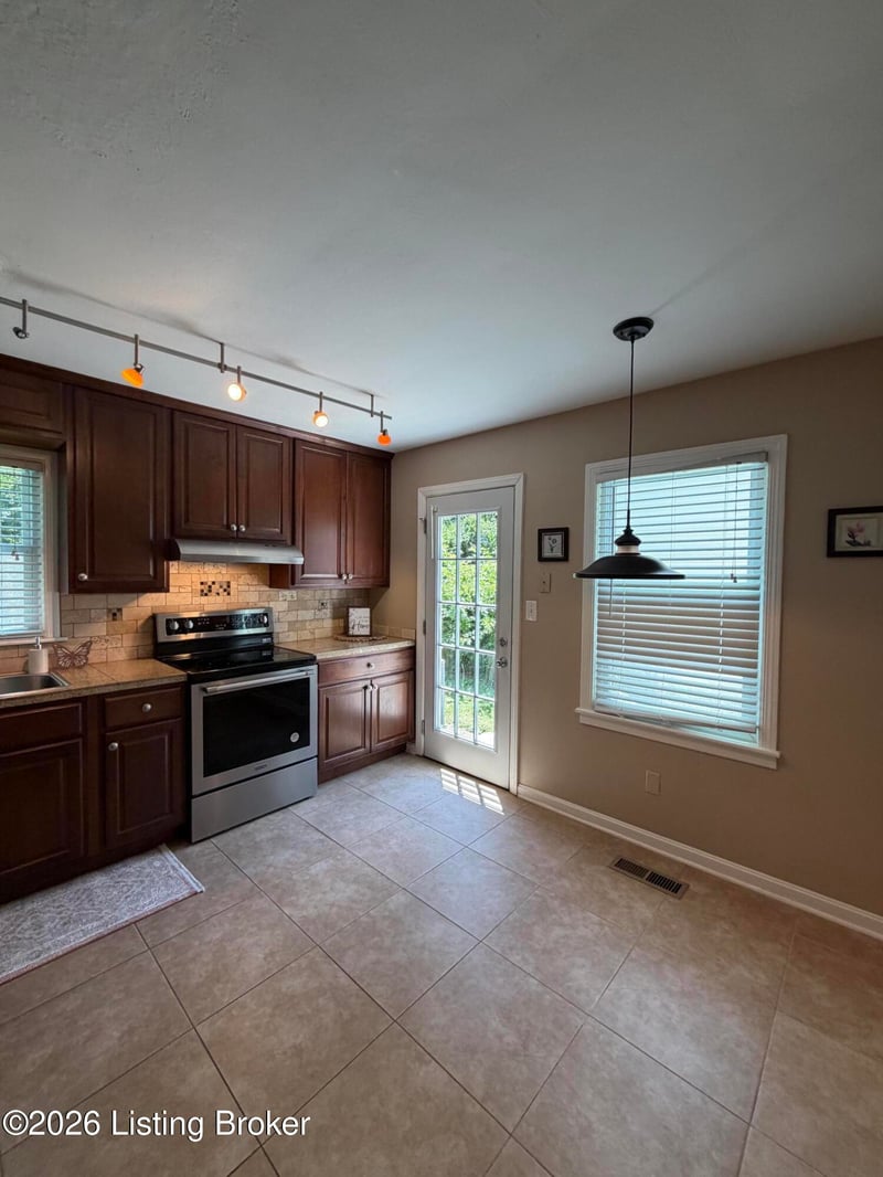 533 Village Dr, Elizabethtown, KY 42701
