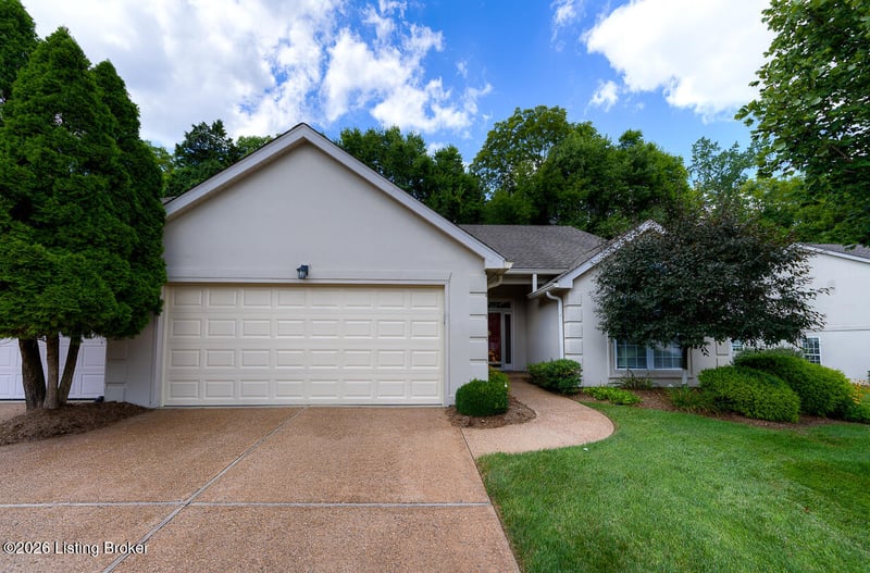 533 Village Lake Dr, Louisville, KY 40245
