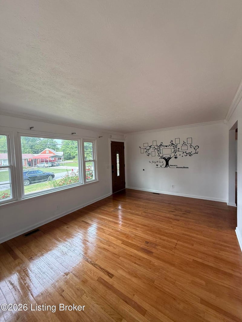 5400 Monaco Dr, Louisville, KY 40219