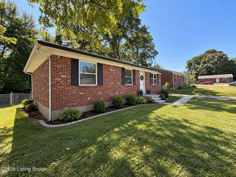 5402 Anatahan Ct, Louisville, KY 40272