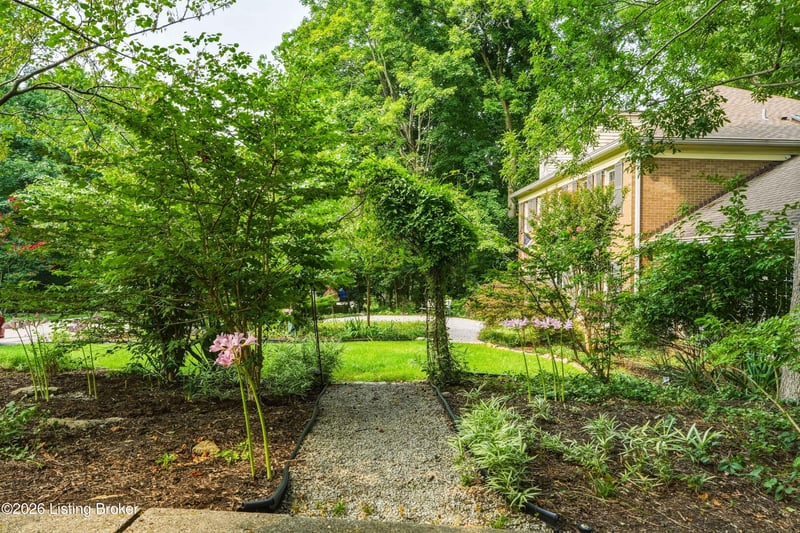 5407 Apache Rd, Louisville, KY 40207