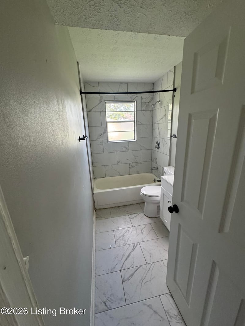 5407 Chestnutwood Way, Louisville, KY 40272
