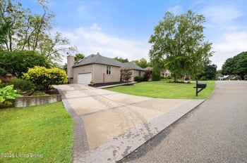 5407 Navajo Rd, Louisville, KY 40207