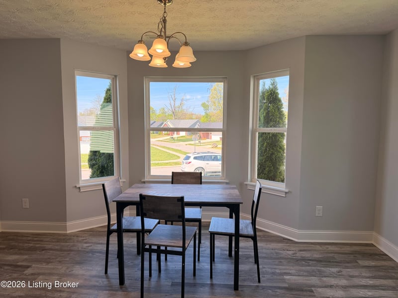 5409 Mt Holyoke Dr, Louisville, KY 40216